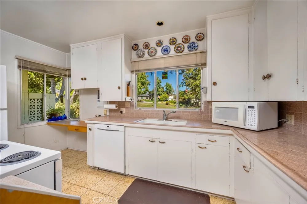 1143 Oxford Avenue Claremont, CA 91711