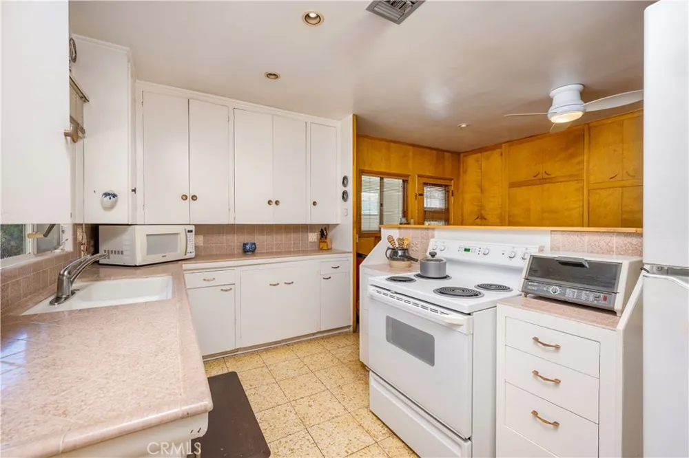 1143 Oxford Avenue Claremont, CA 91711