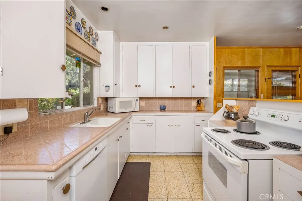 1143 Oxford Avenue Claremont, CA 91711