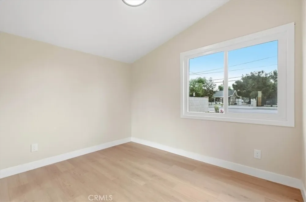 7614 Tamarind Fontana, CA 92336