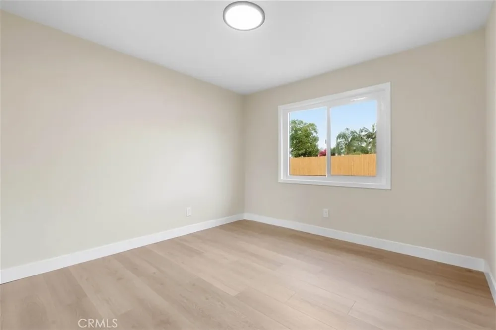 7614 Tamarind Fontana, CA 92336