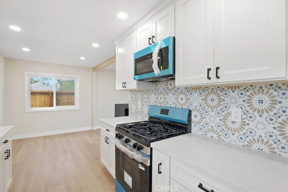 7614 Tamarind Fontana, CA 92336