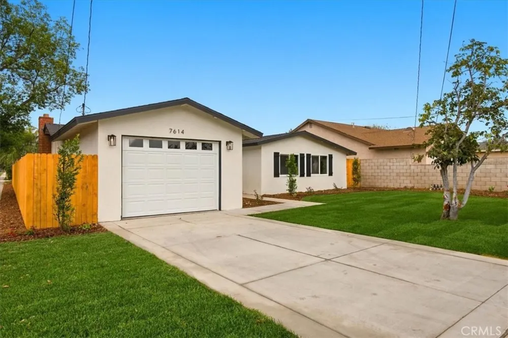7614 Tamarind Fontana, CA 92336