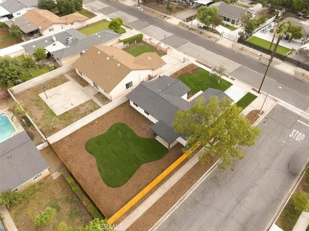 7614 Tamarind Fontana, CA 92336