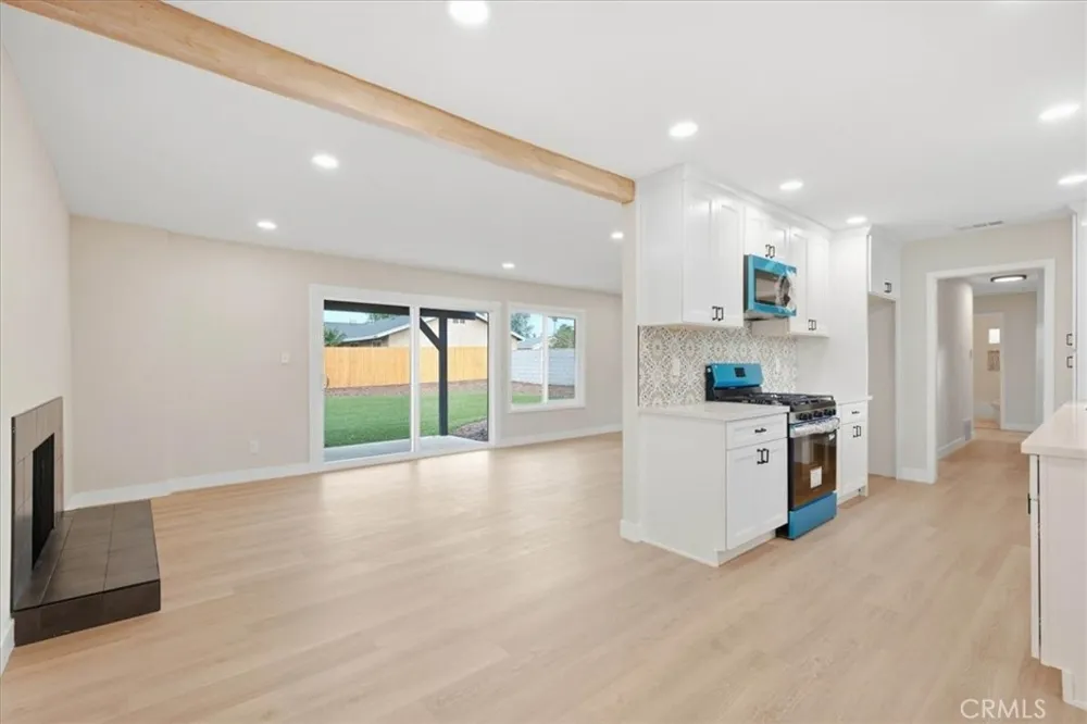 7614 Tamarind Fontana, CA 92336