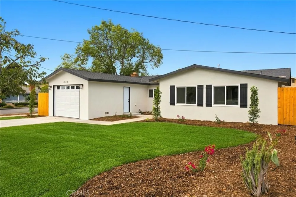 7614 Tamarind Fontana, CA 92336