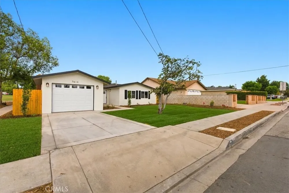 7614 Tamarind Fontana, CA 92336