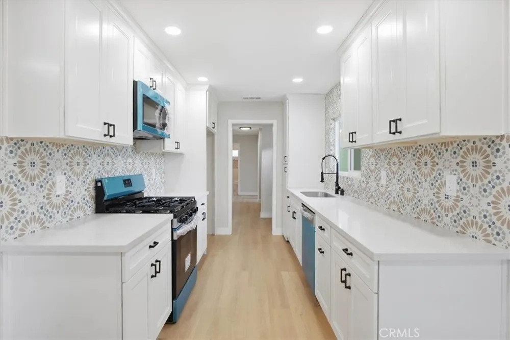 7614 Tamarind Fontana, CA 92336