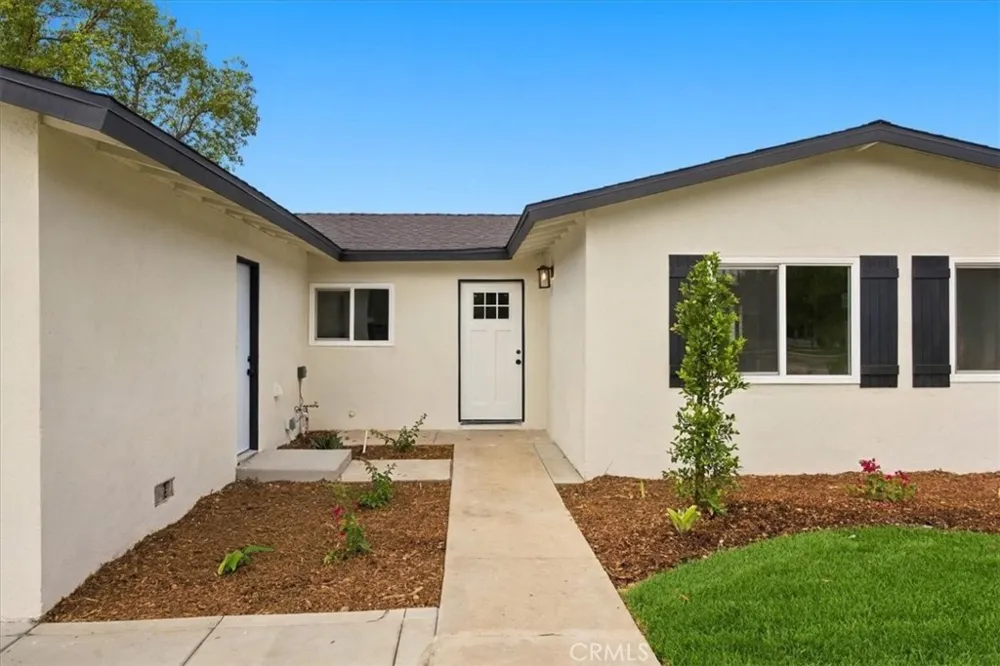 7614 Tamarind Fontana, CA 92336