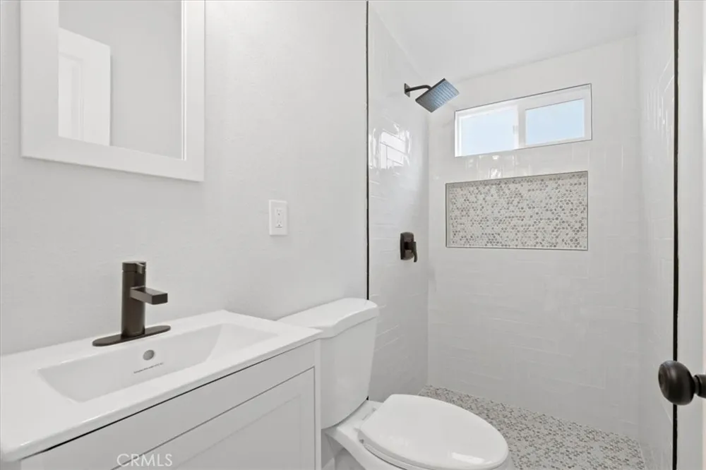 7614 Tamarind Fontana, CA 92336