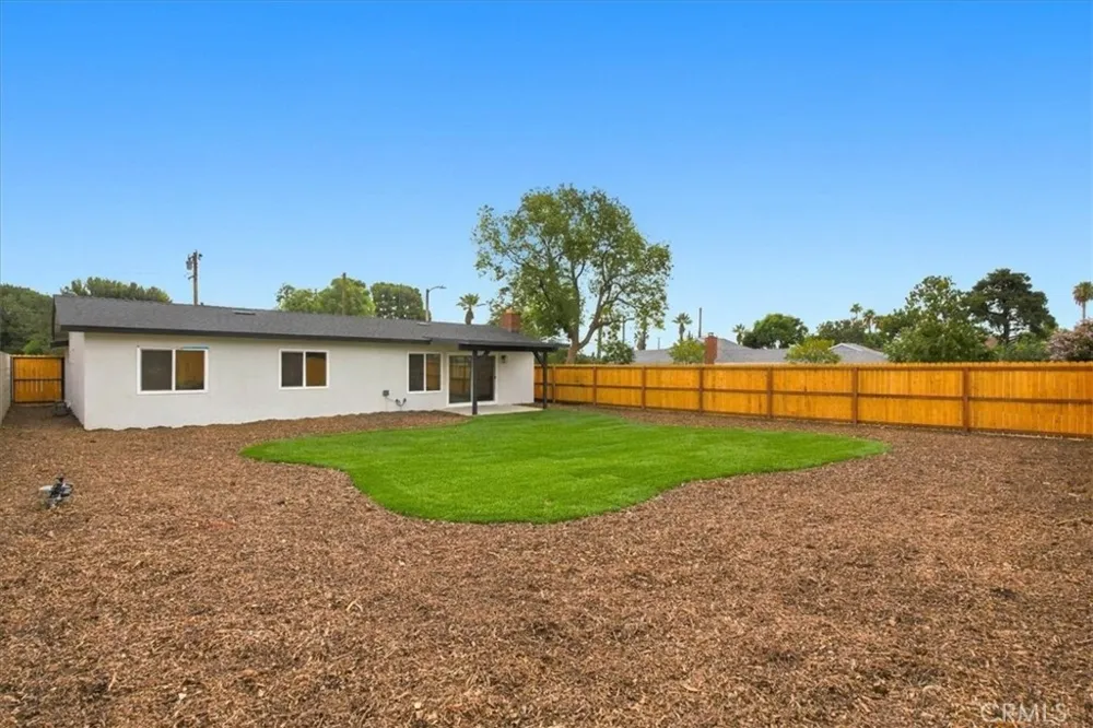 7614 Tamarind Fontana, CA 92336