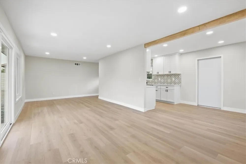 7614 Tamarind Fontana, CA 92336