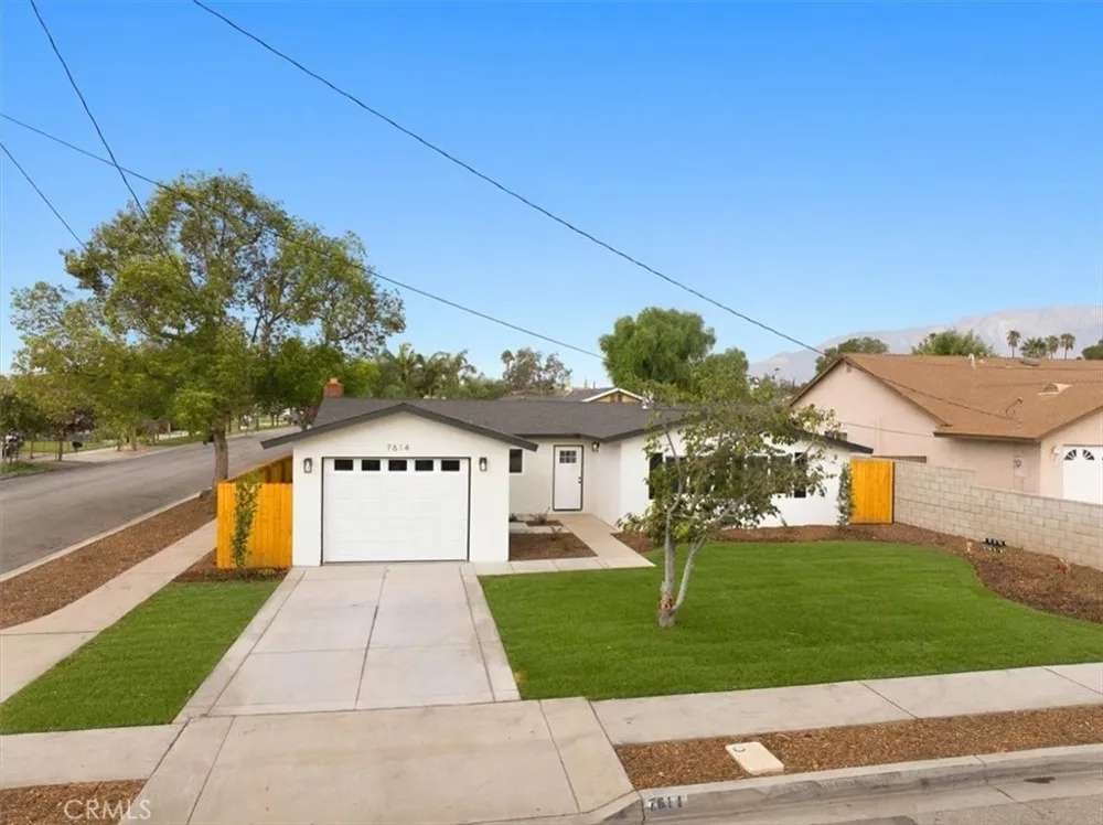 7614 Tamarind Fontana, CA 92336