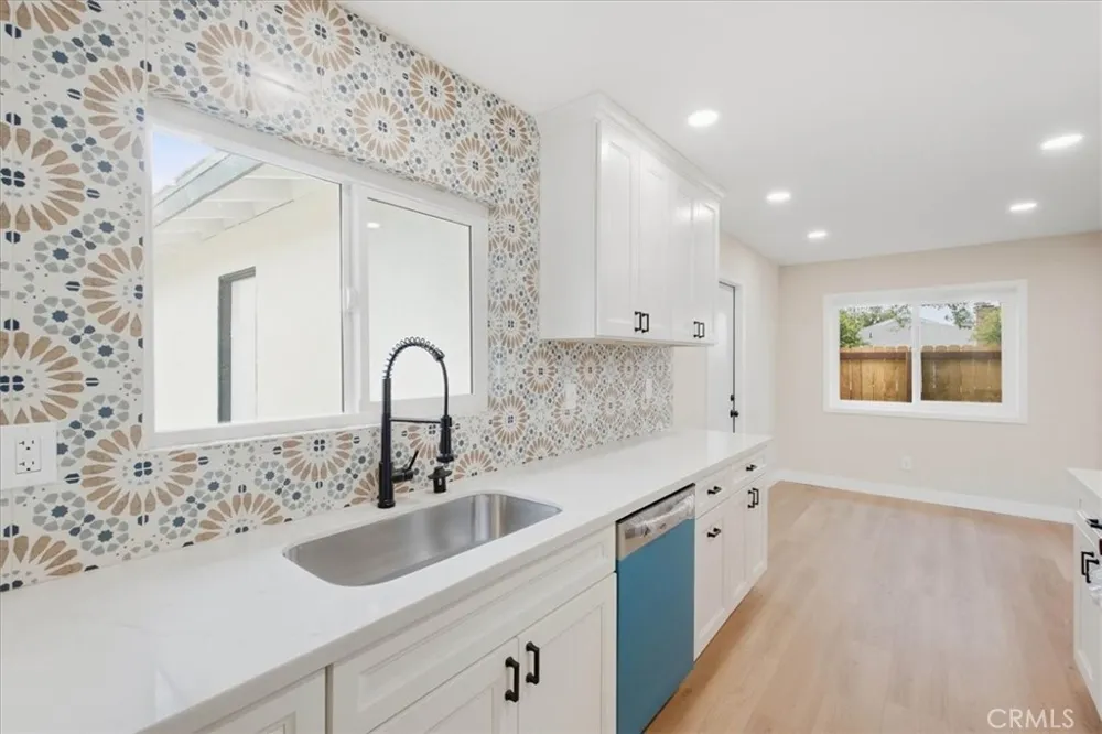 7614 Tamarind Fontana, CA 92336