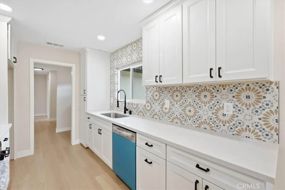 7614 Tamarind Fontana, CA 92336