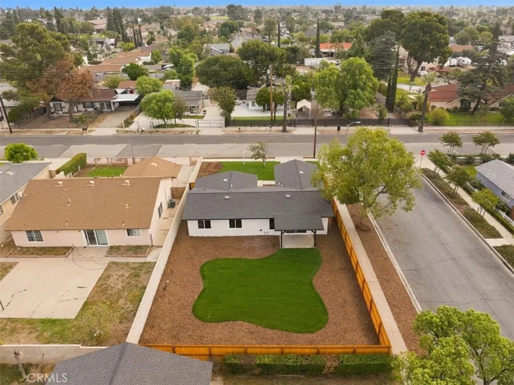 7614 Tamarind Fontana, CA 92336