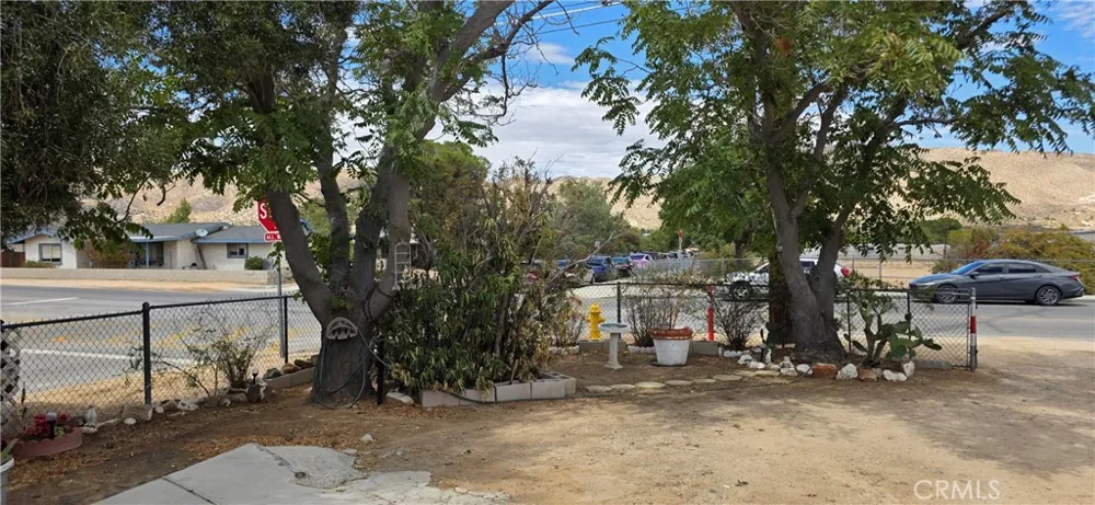 7715 Hopi Yucca Valley, CA 92284