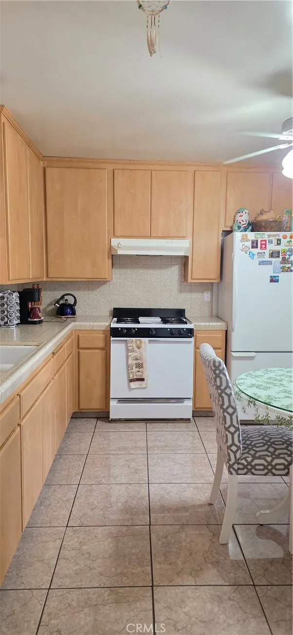 7715 Hopi Yucca Valley, CA 92284