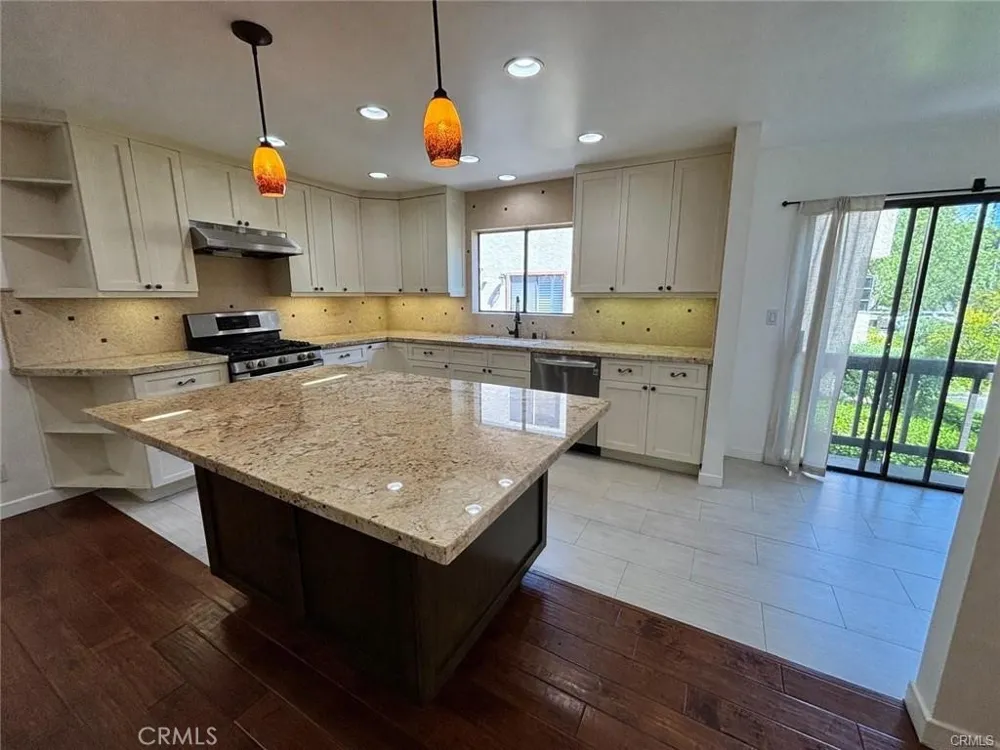 21730 Marylee Street #35 Woodland Hills, CA 91367
