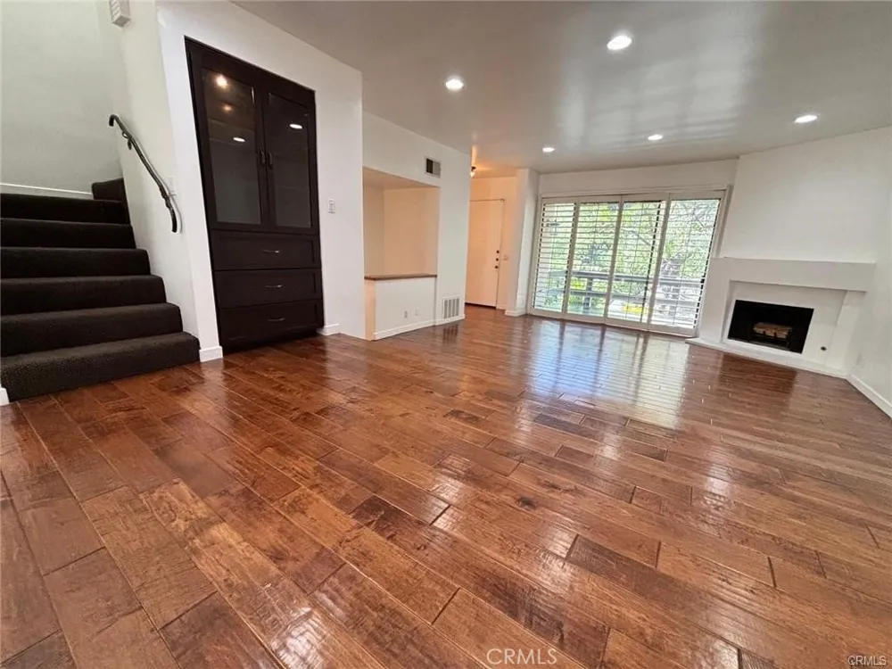 21730 Marylee Street #35 Woodland Hills, CA 91367