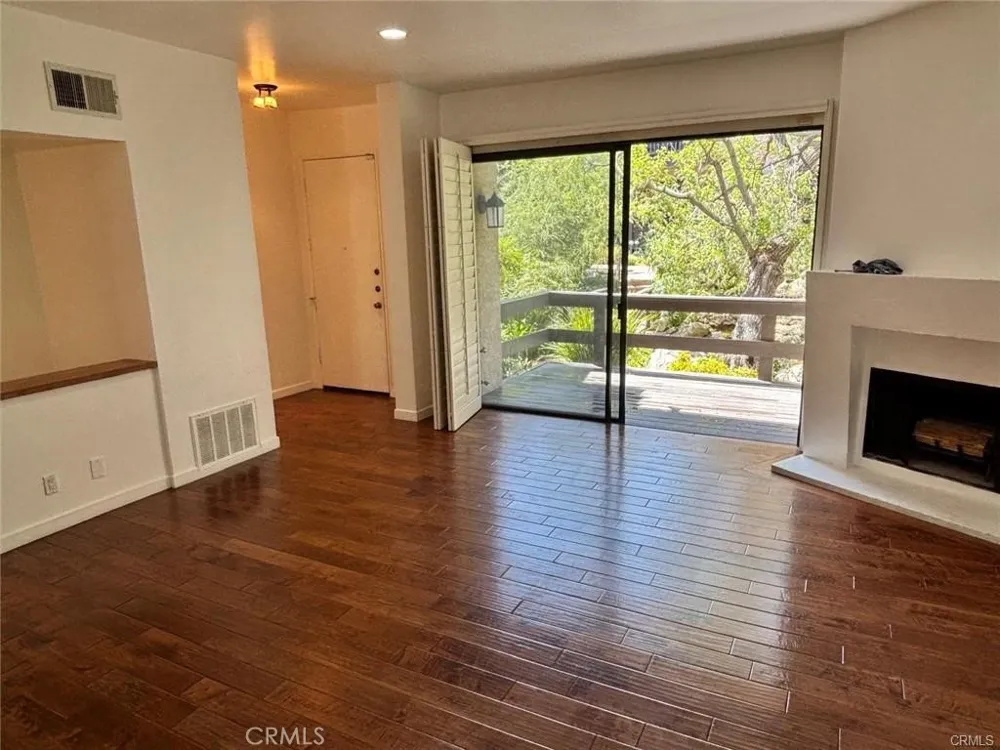 21730 Marylee Street #35 Woodland Hills, CA 91367