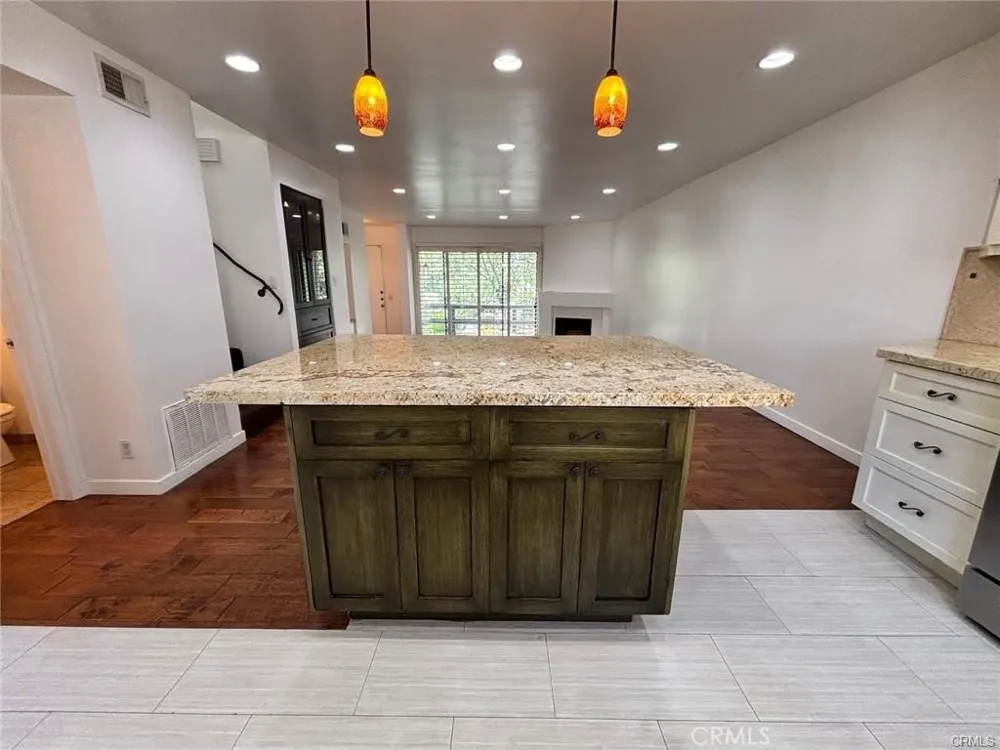 21730 Marylee Street #35 Woodland Hills, CA 91367