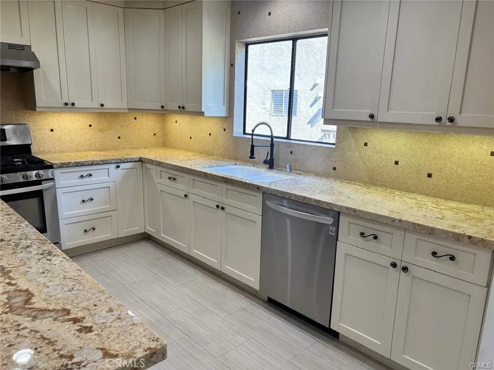21730 Marylee Street #35 Woodland Hills, CA 91367