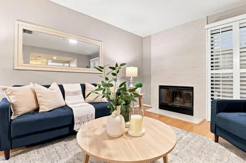 1122 Woodside Road #9