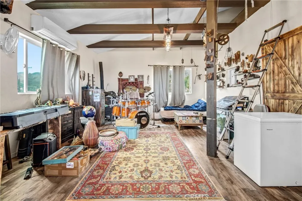 10392 Cima Mesa Road Juniper Hills, CA 93543