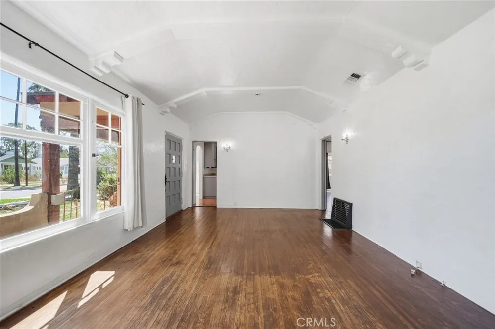 3209 Brockton Avenue Riverside, CA 92501