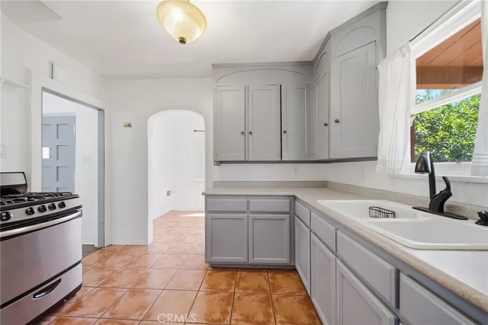 3209 Brockton Avenue Riverside, CA 92501