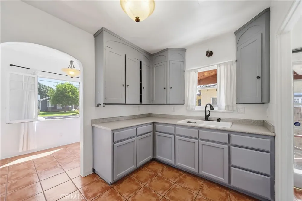 3209 Brockton Avenue Riverside, CA 92501