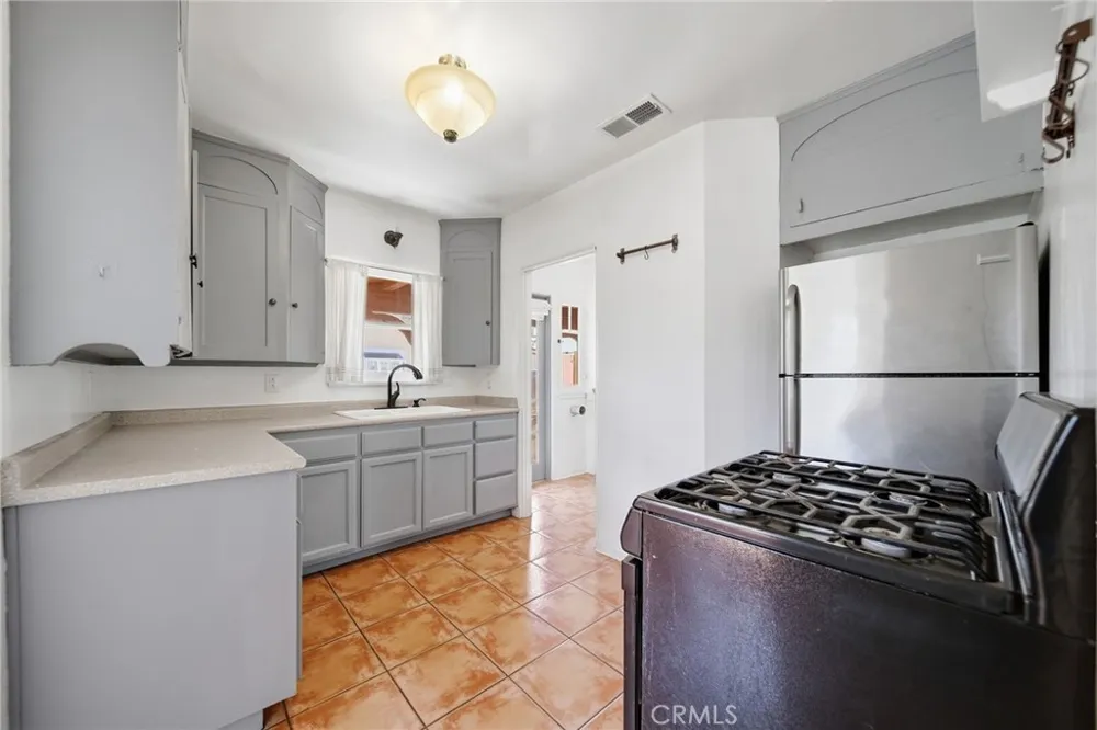 3209 Brockton Avenue Riverside, CA 92501