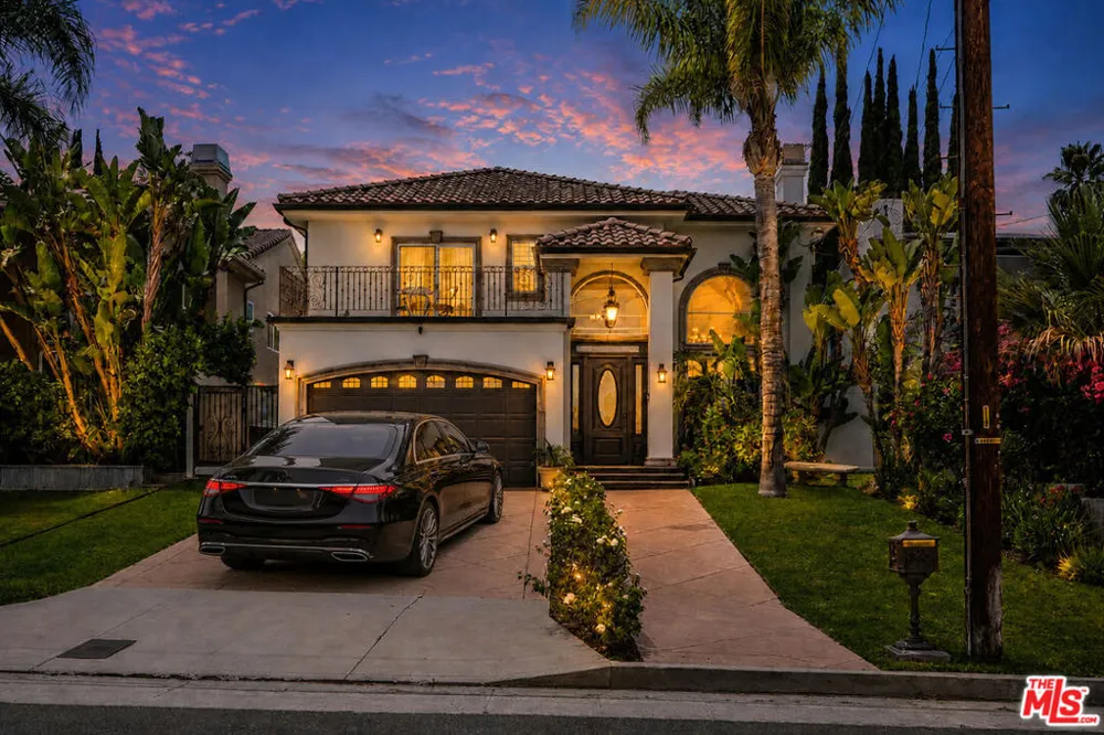 5419 Tampa Avenue Tarzana, CA 91356