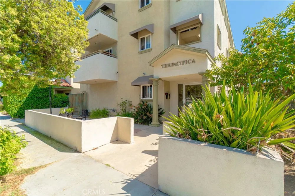 1042 Gladys #4 Long Beach, CA 90804