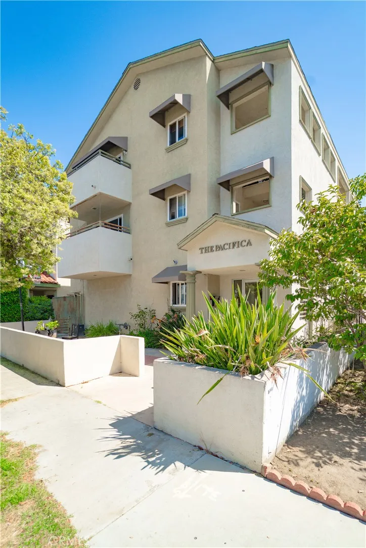 1042 Gladys #4 Long Beach, CA 90804