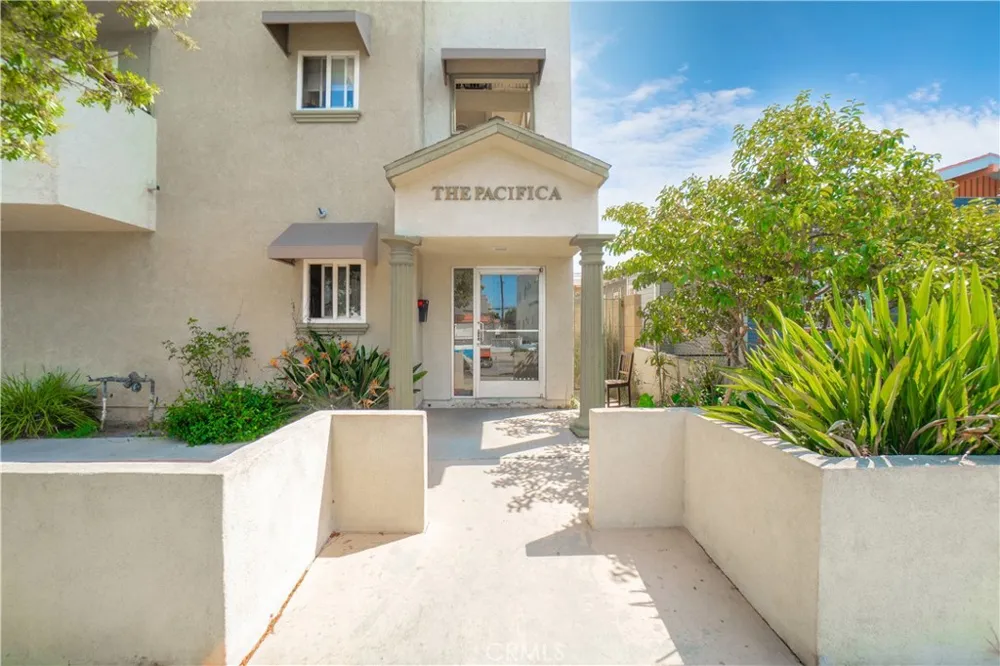 1042 Gladys #4 Long Beach, CA 90804