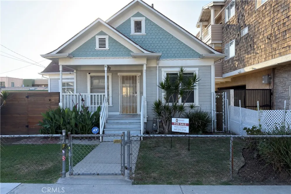 421 Almond Avenue Long Beach, CA 90802
