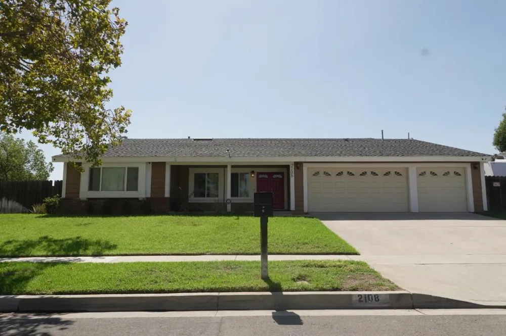 2108 Apple Avenue Rialto, CA 92377