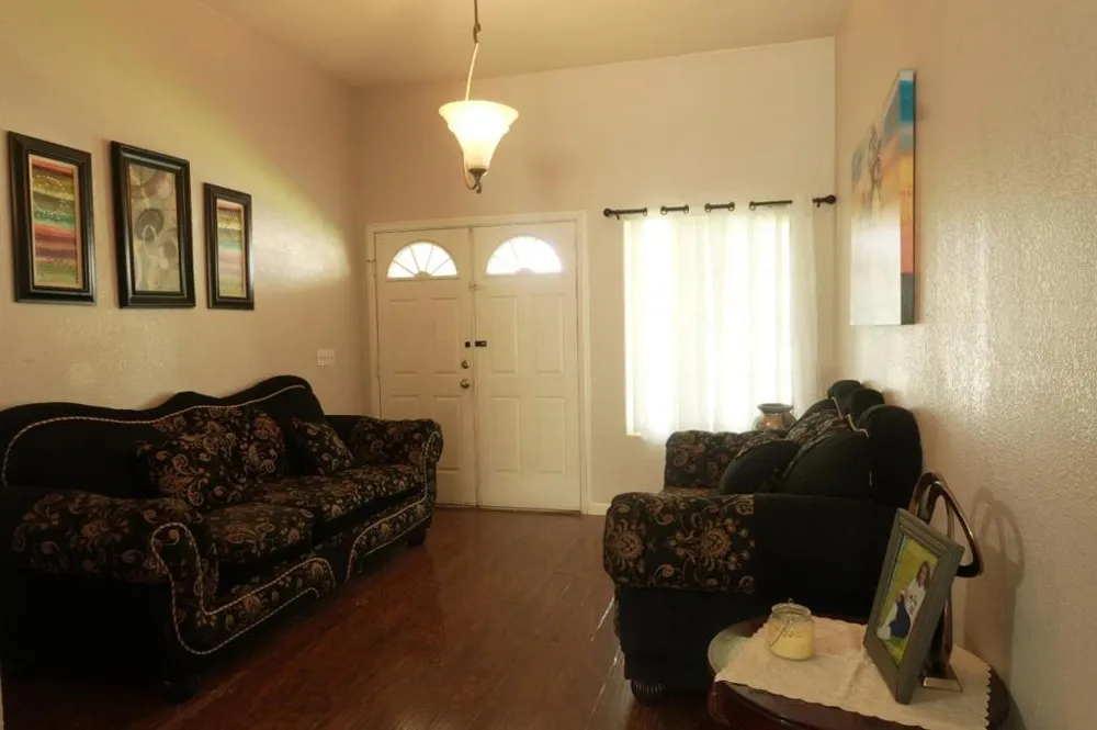 2108 Apple Avenue Rialto, CA 92377