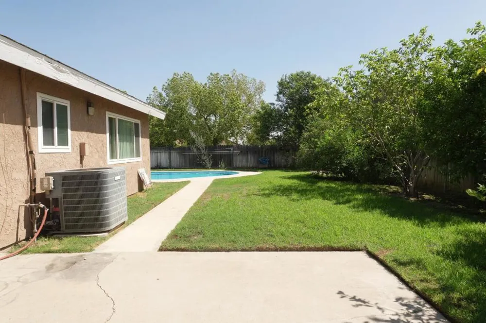 2108 Apple Avenue Rialto, CA 92377