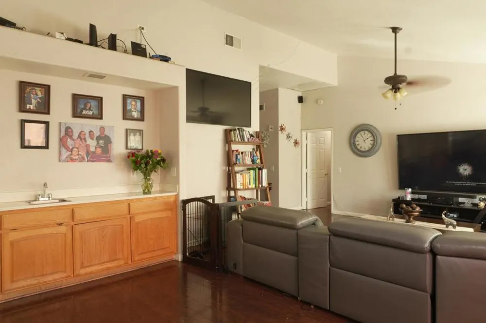 2108 Apple Avenue Rialto, CA 92377