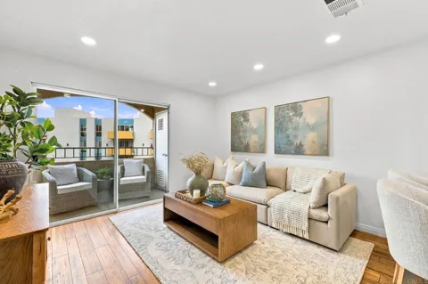 3078 Broadway #318