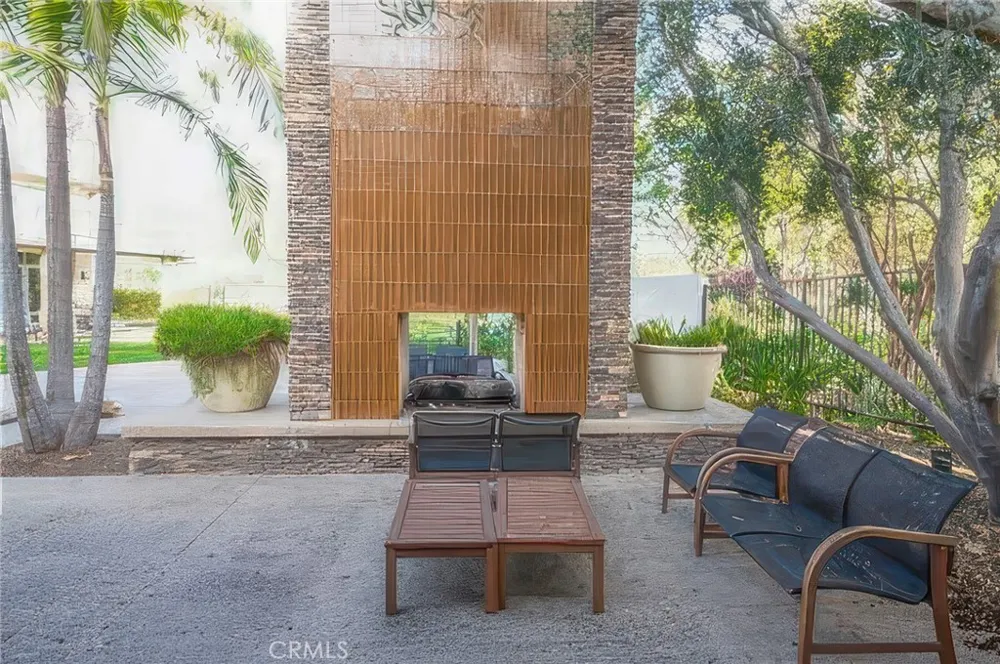 6081 Eucalyptus Chino, CA 91710