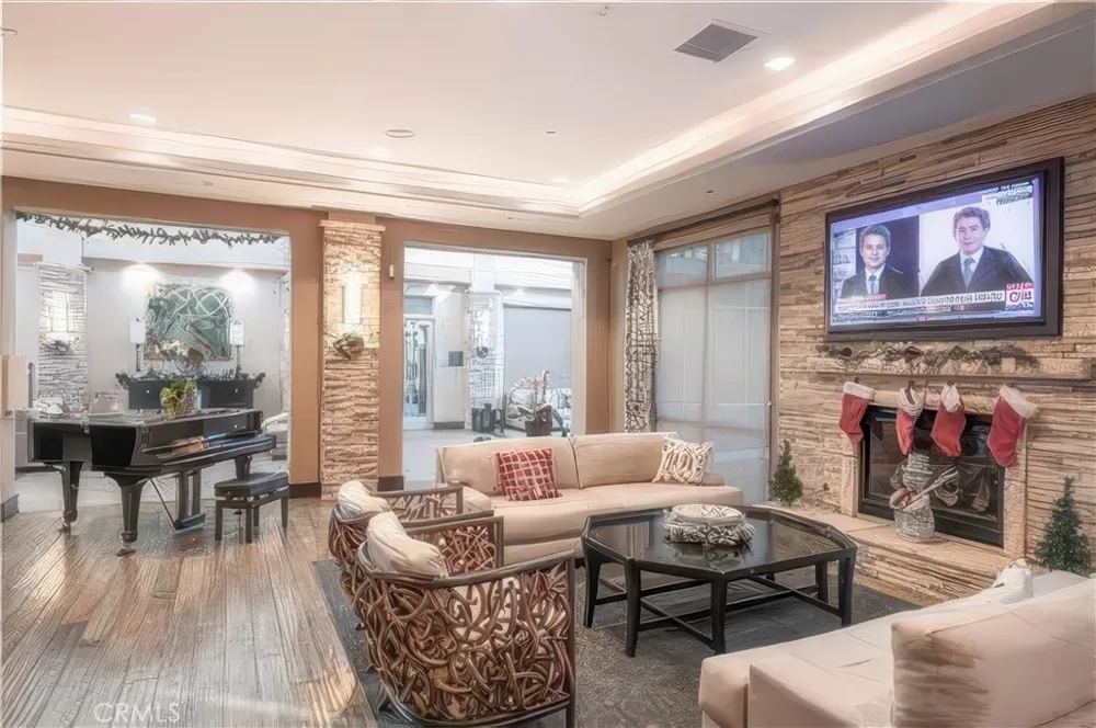 6081 Eucalyptus Chino, CA 91710