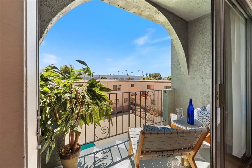 727 Eucalyptus Avenue #18 Inglewood, CA 90302