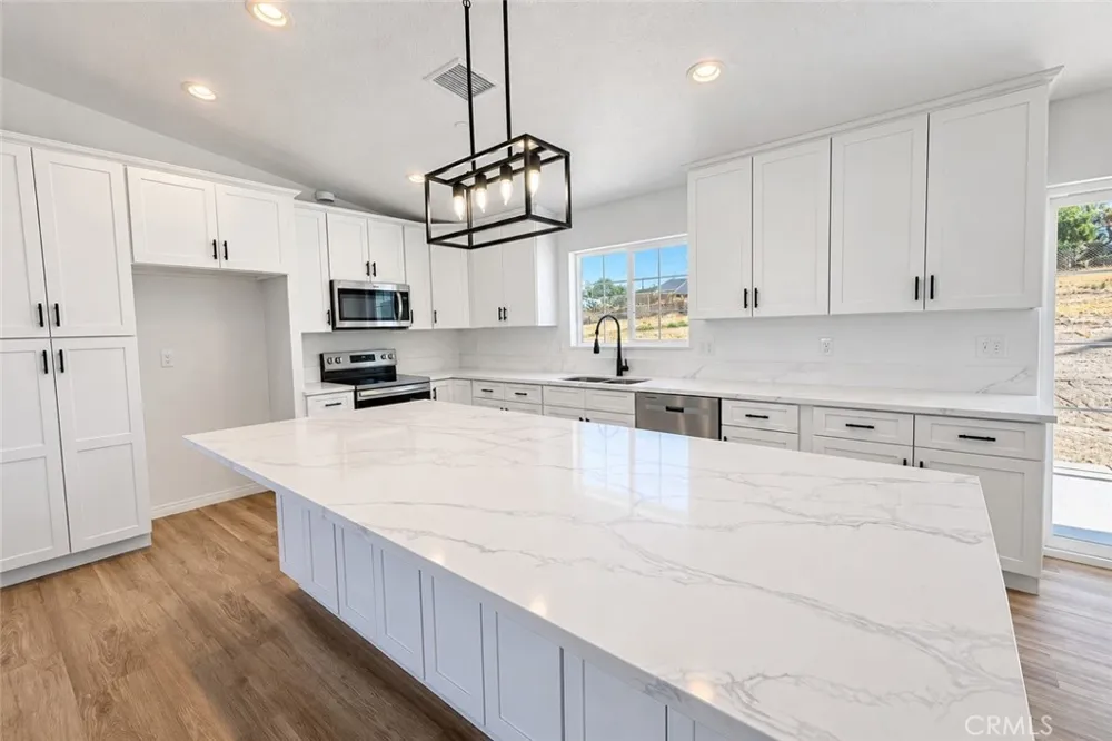 14685 Apple Valley Road Apple Valley, CA 92307