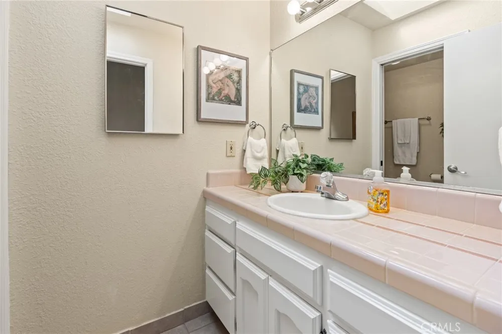 1048 Gateway Chico, CA 95926