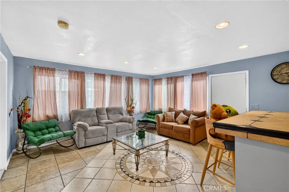 5945 Mckinley San Bernardino, CA 92404