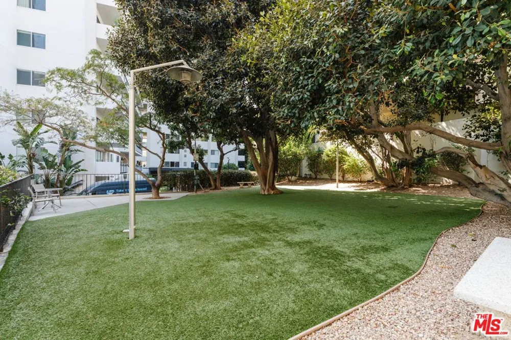 1155 La Cienega #1205 West Hollywood, CA 90069